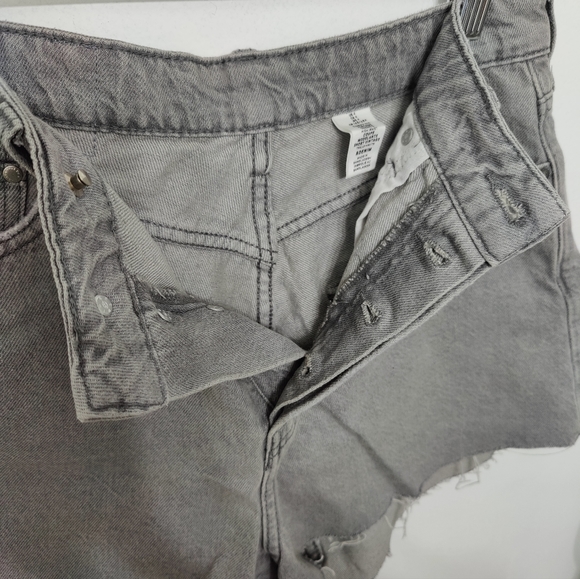 Denim shorts grey size 4 - Picture 3 of 3